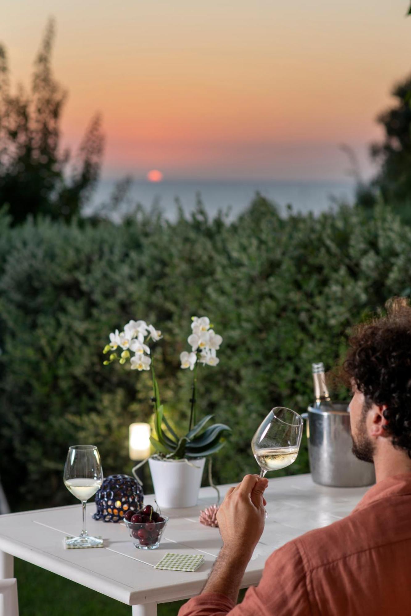 Orablu Executive Villas Форио Экстерьер фото