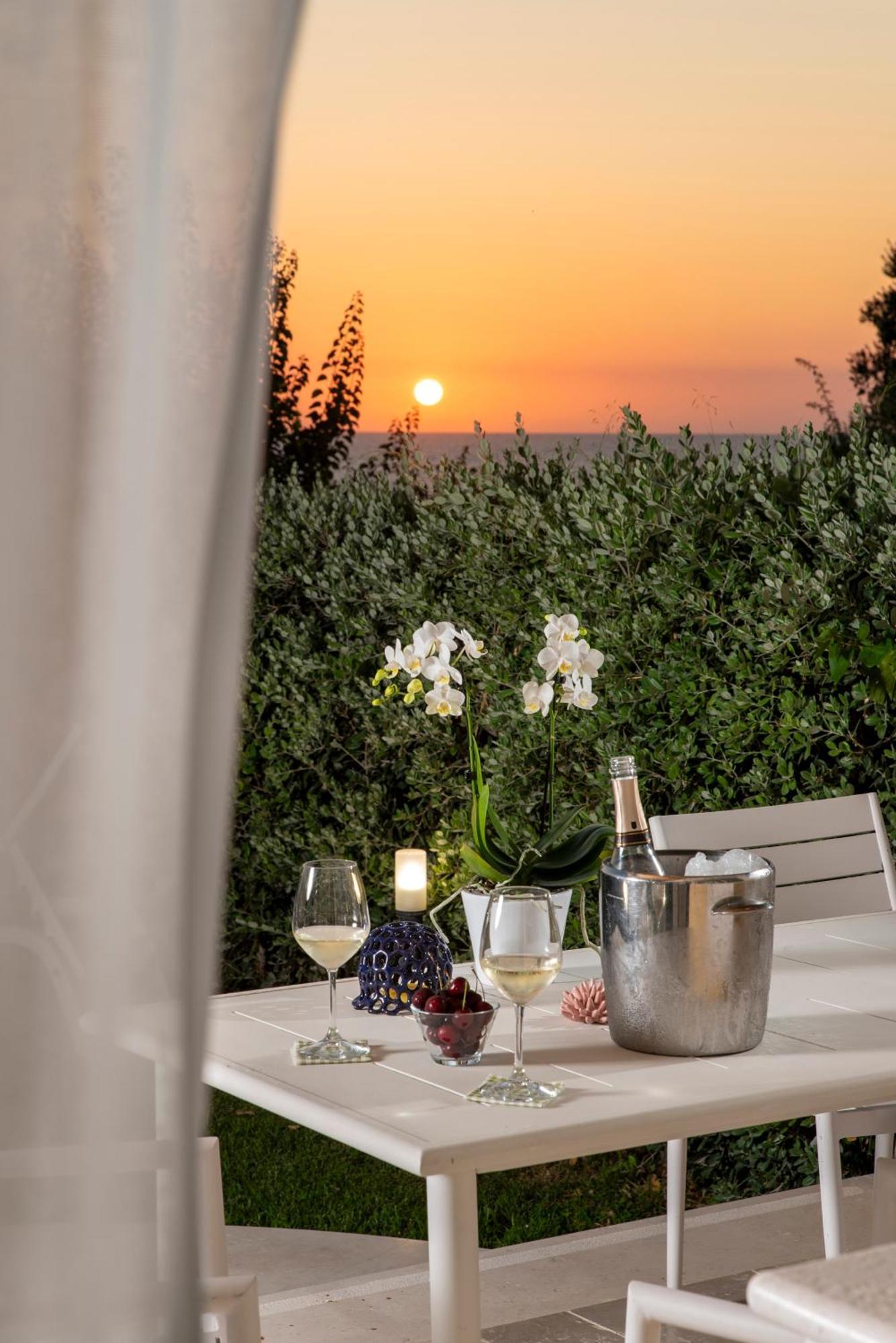 Orablu Executive Villas Форио Экстерьер фото